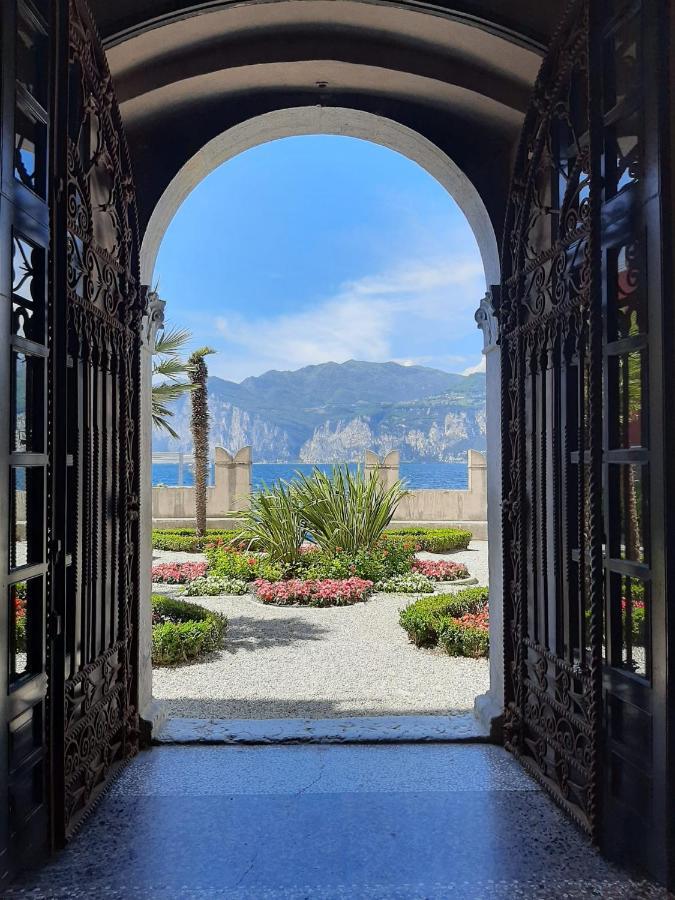 Villa Sul Lago Con Pontile Privato A Brenzone Sul Garda - Unique And Exclusive Buitenkant foto